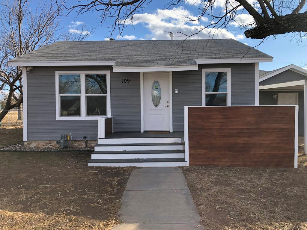 Property Photo:  109 Belaire Avenue  TX 76905 