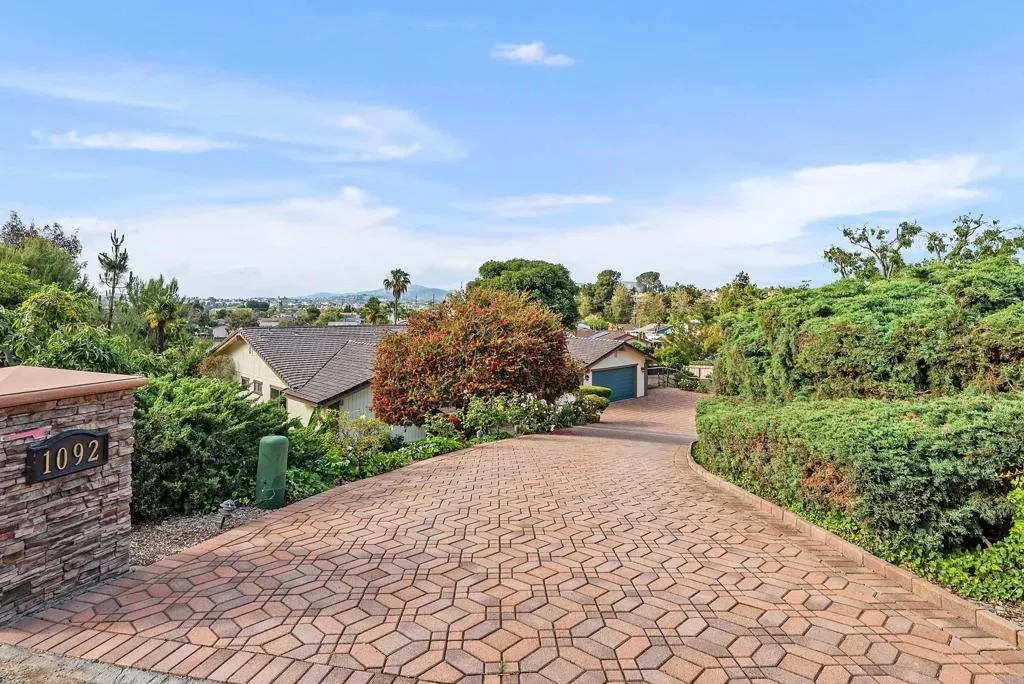 Property Photo:  1092 Serena Way  CA 92078 