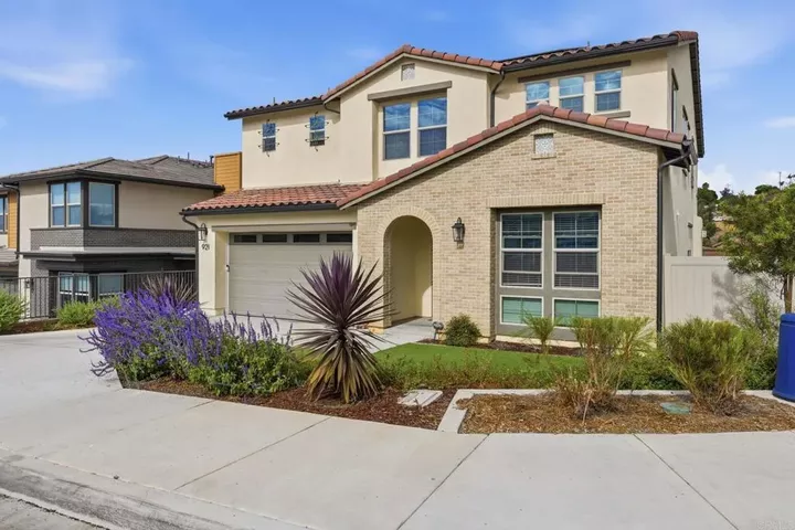 Property Photo: 921 Cayley Avenue CA 92069