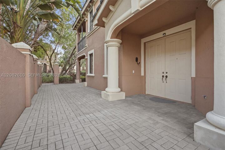 Property Photo: 2890 Kinsington Cir 22-1 FL 33332