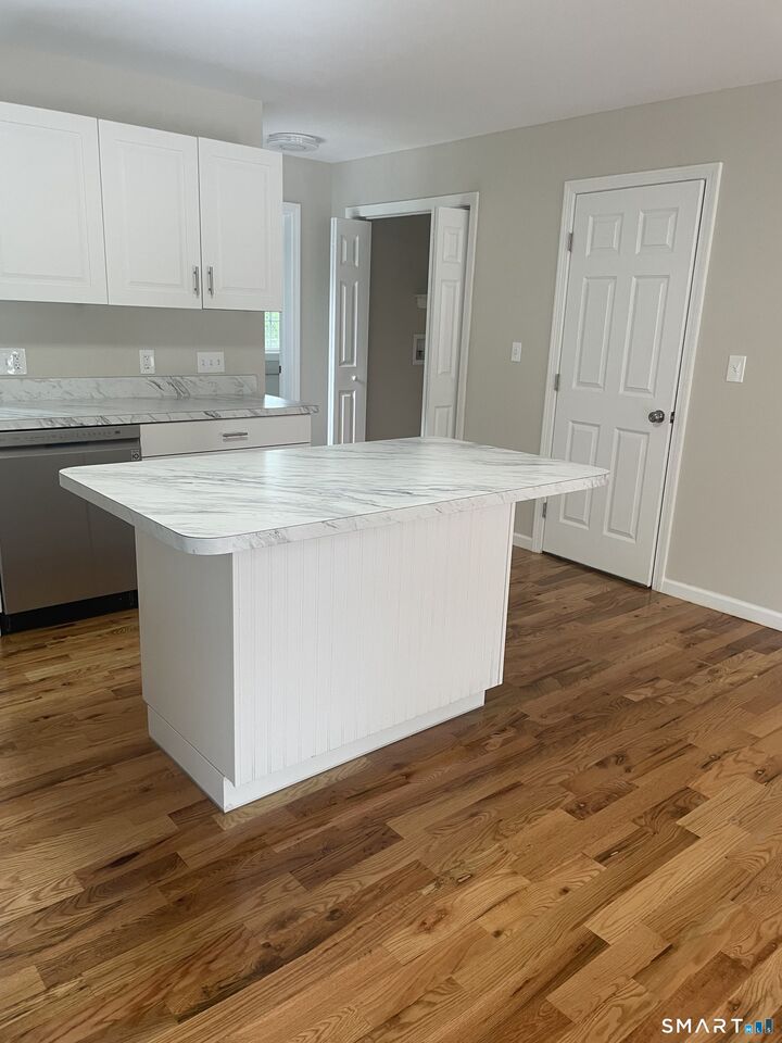 Property Photo:  65 Walnut Road  CT 06067 