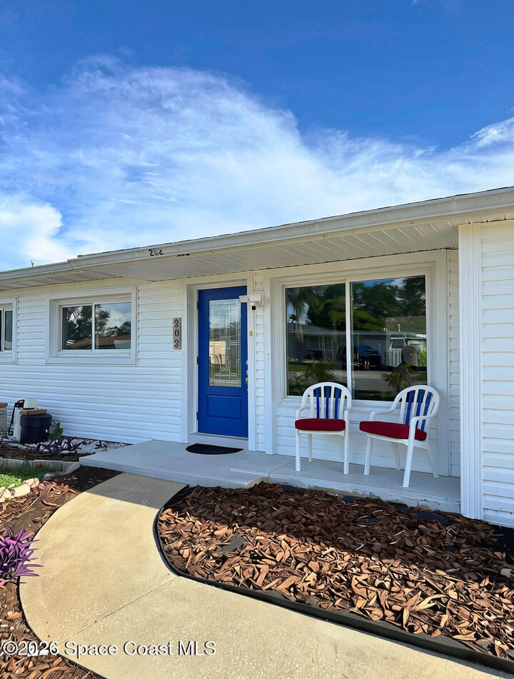 Property Photo:  202 SE 1st Street  FL 32937 