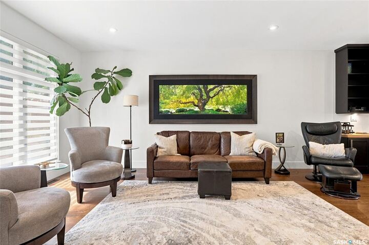 Property Photo:  1019A 10th Street E  SK S7H 0H8 