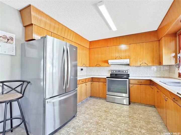 Property Photo:  316 2 Street E  SK S0K 4W0 