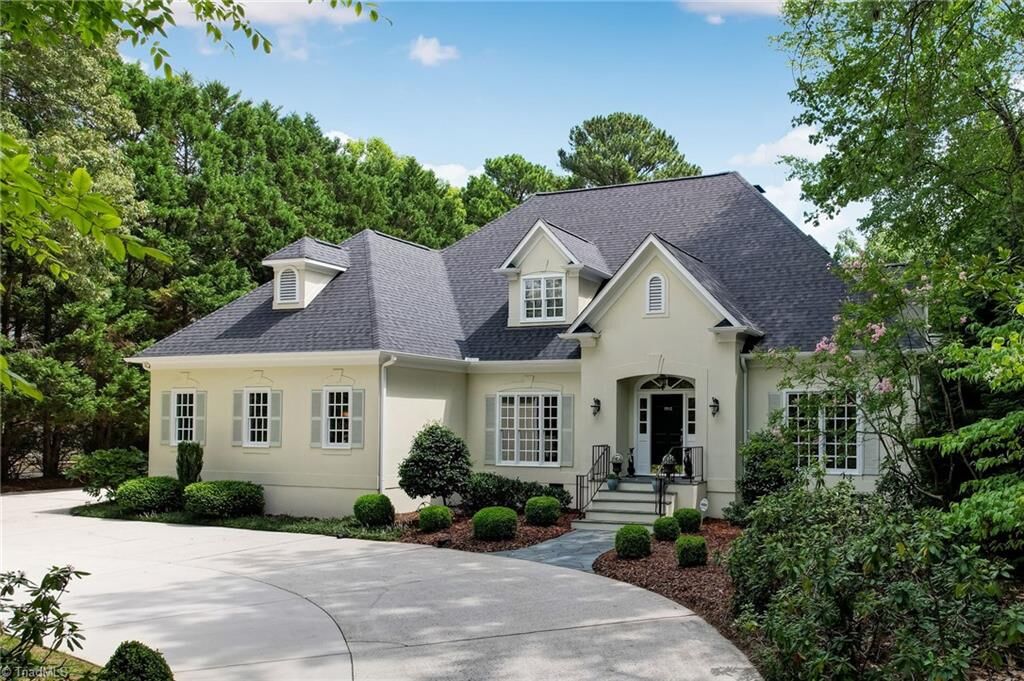 Property Photo: 1912 Pembroke Road NC 27408