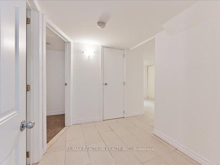 Property Photo:  1130 Avenue Road 3  ON M5N 2E6 