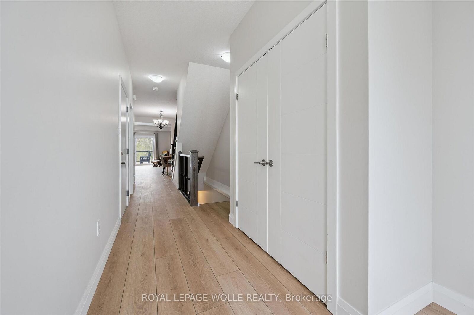Property Photo:  873 Robert Ferrie Drive  ON N2R 0P2 