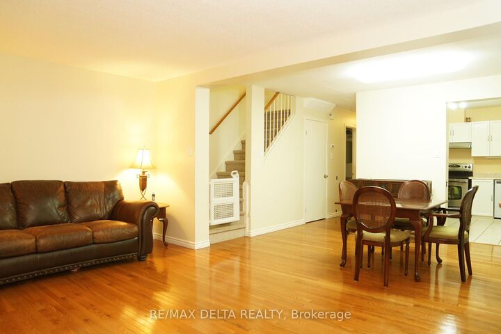 Property Photo:  341 Kennedy Lane E  ON K1E 3P3 