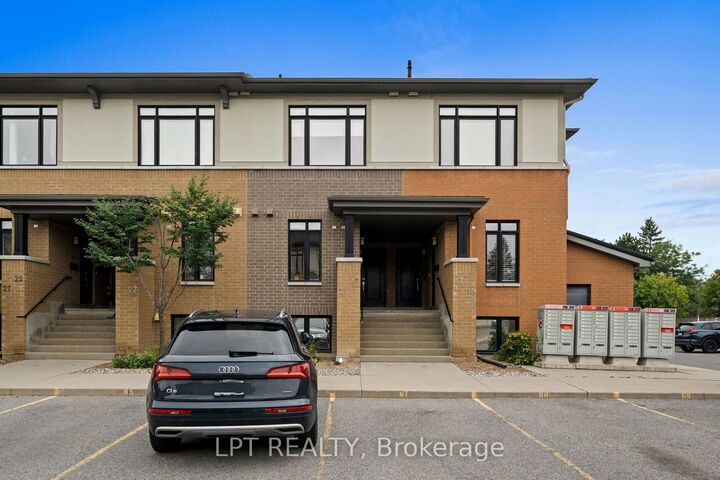 Property Photo:  21 Bergeron Private  ON K1C 0C2 