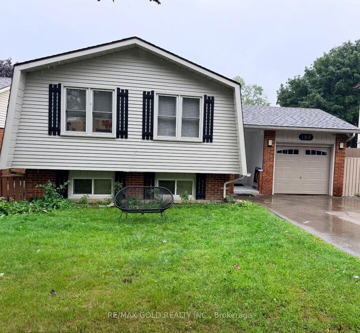 Property Photo:  198 Coach Hill Drive  ON N2E 1P4 