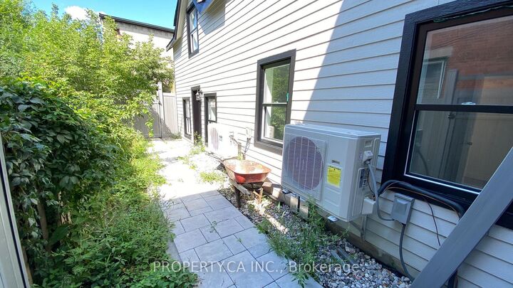 Property Photo:  395 Gladstone Avenue B  ON K2P 0Y9 