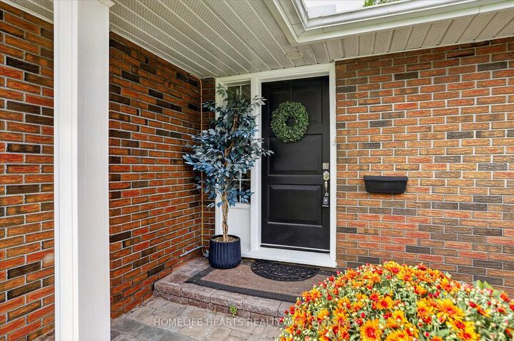 Property Photo:  6 Terraview Heights Drive  ON K9L 1M5 