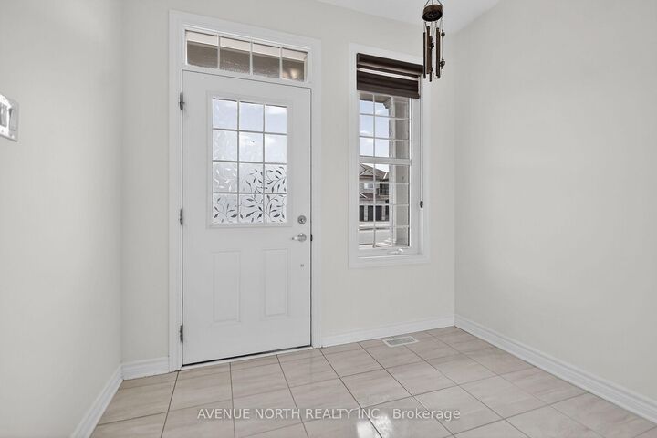 Property Photo:  110 Dun Skipper Drive  ON K1X 0G1 
