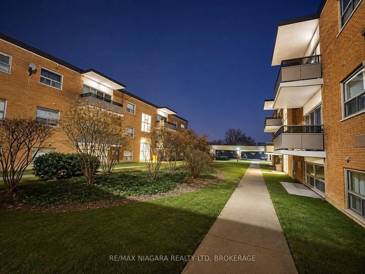 Property Photo:  242 Oakdale Avenue 201  ON L2P 3K5 