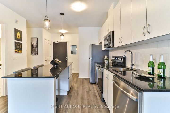 Property Photo:  102 Grovewood Common 202  ON L6H 0X2 