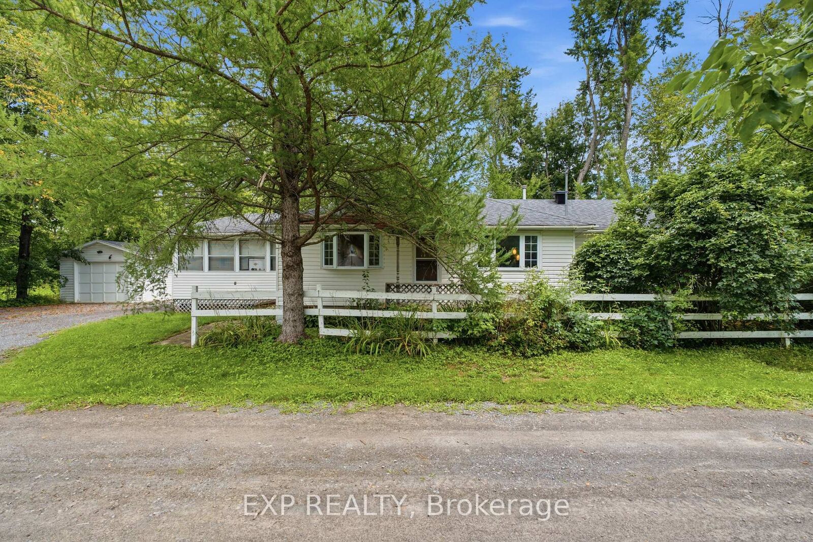 Property Photo:  144 Ruth Street  ON K7C 0C4 