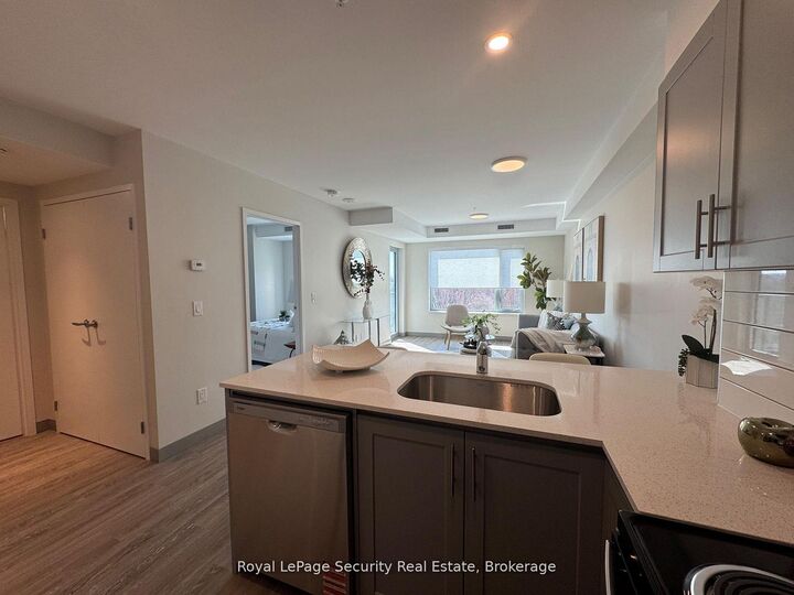 Property Photo:  1015 Innisfil Beach Road 305  ON L9S 1T3 
