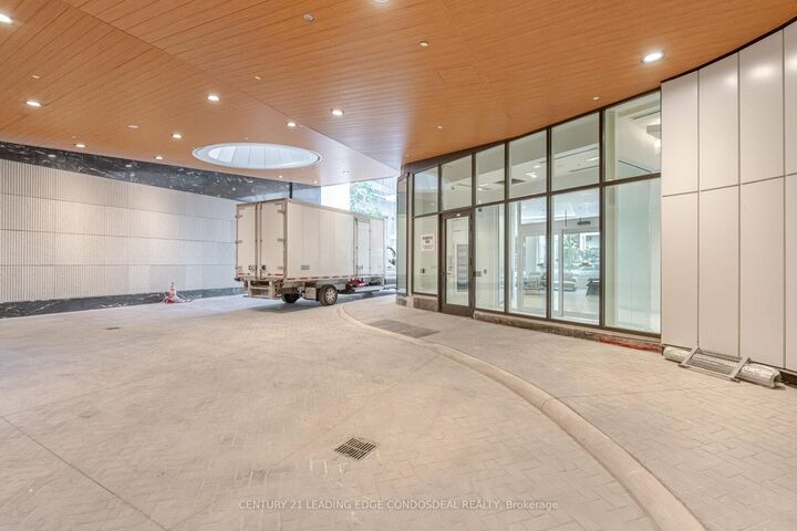 Property Photo:  238 Simcoe Street 802  ON M5T 0E2 