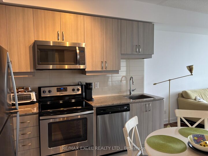Property Photo:  9201 Yonge Street 2304  ON L4C 1H9 