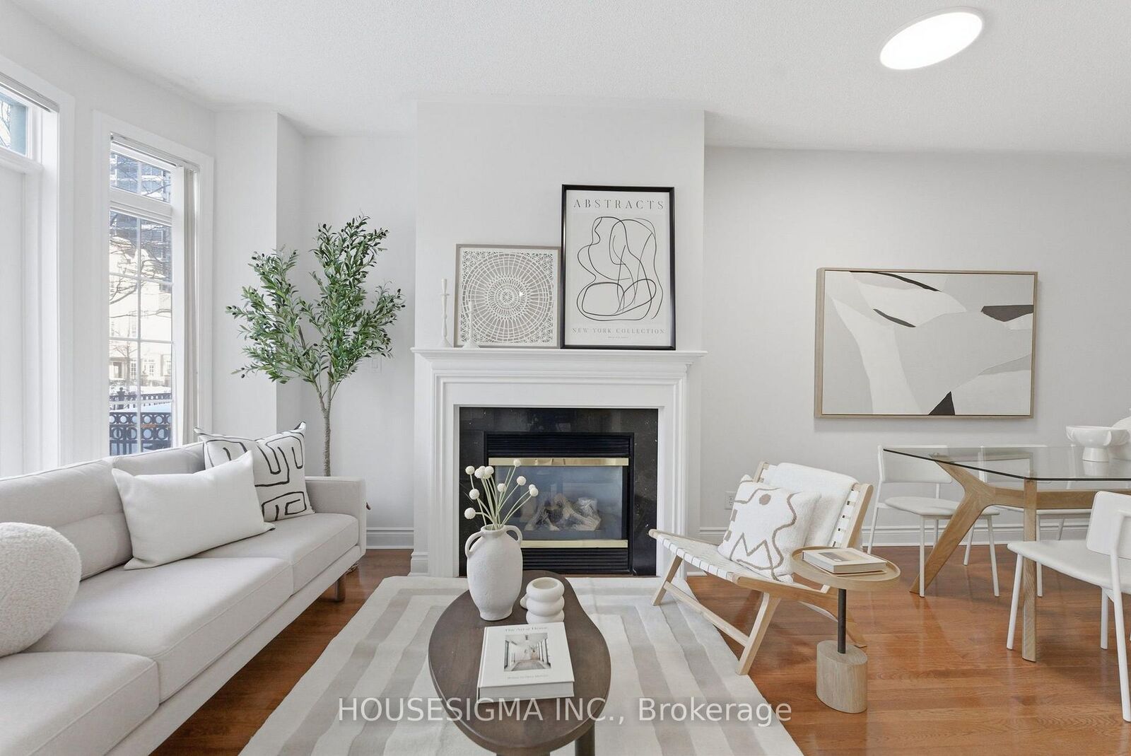 Property Photo:  1 Rean Drive Th#10  ON M2K 3C1 