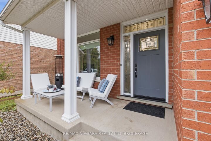 Property Photo:  15 Cozocar Crescent  ON L2S 3Y5 