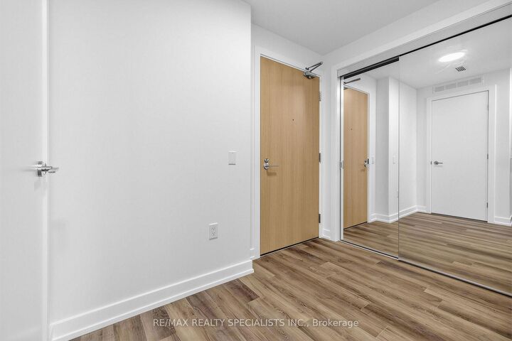 Property Photo:  21 Meadowdale Road 1506  ON L4K 0H6 