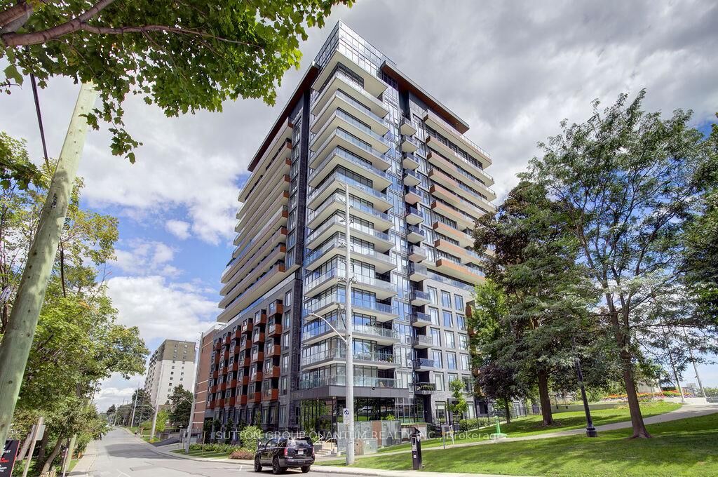 Property Photo:  21 Park Street E 202  ON L5G 1L7 
