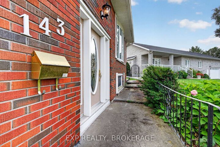 Property Photo:  143 Morenz Crescent  ON K7K 2X4 