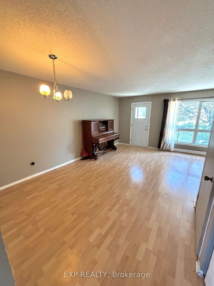 Property Photo:  41 Pixley Private 10  ON K1G 4C3 