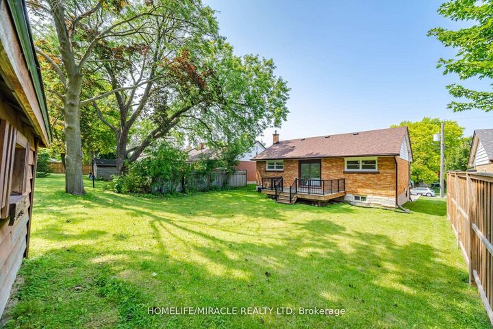 Property Photo:  199 Allen Street E  ON N2J 1J9 