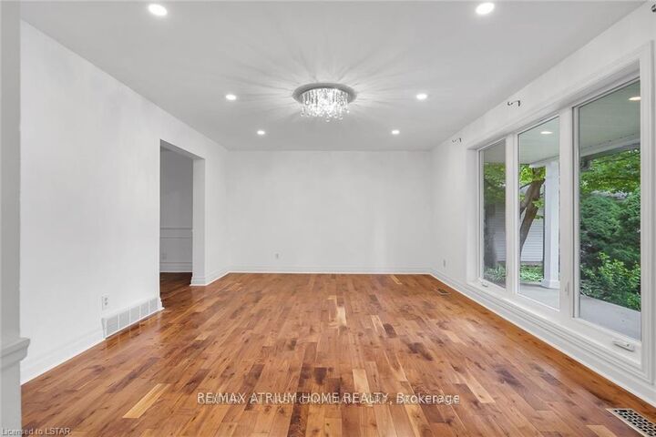 Property Photo:  40 Stuyvesant Place  ON N6J 3S9 