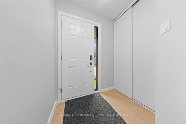 Property Photo:  2701 Pimlico Crescent  ON K1T 2A7 