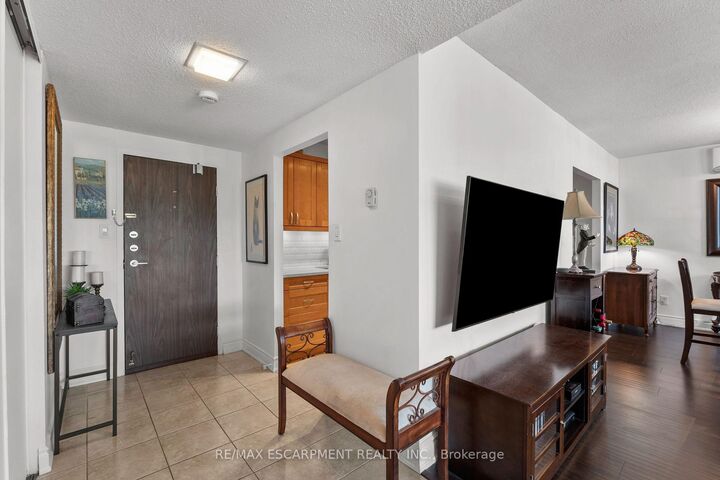 Property Photo: 75 Queen Street N 2206 ON L8R 3J3
