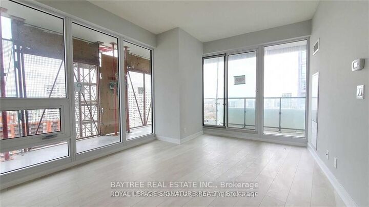 Property Photo:  2221 Yonge Street 1203  ON M4S 2B5 