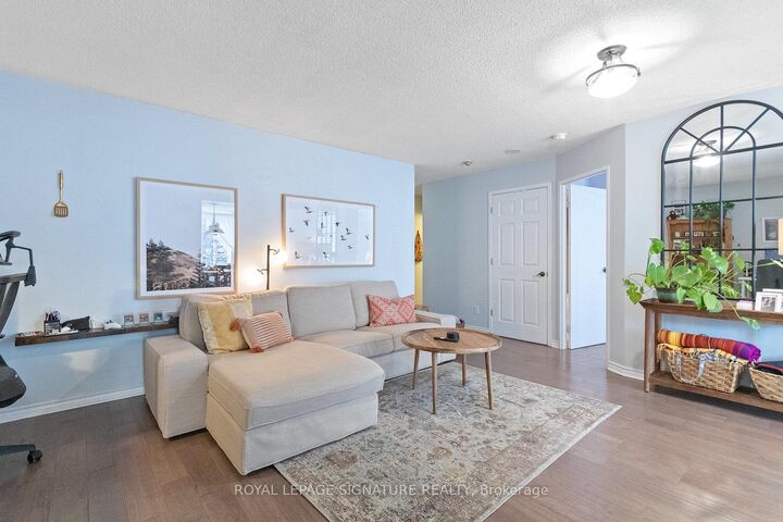 Property Photo:  633 Bay Street 1013  ON M5G 2G4 