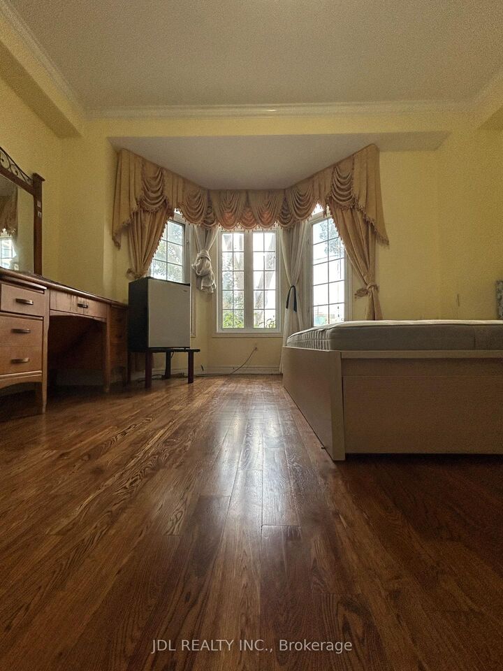 Property Photo:  128 Denison Ave Avenue Master Bedroom Main Floor  ON M5T 2N3 