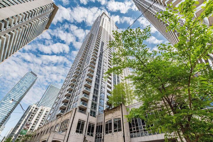 Property Photo:  763 Bay Street 3015  ON M5G 2R3 