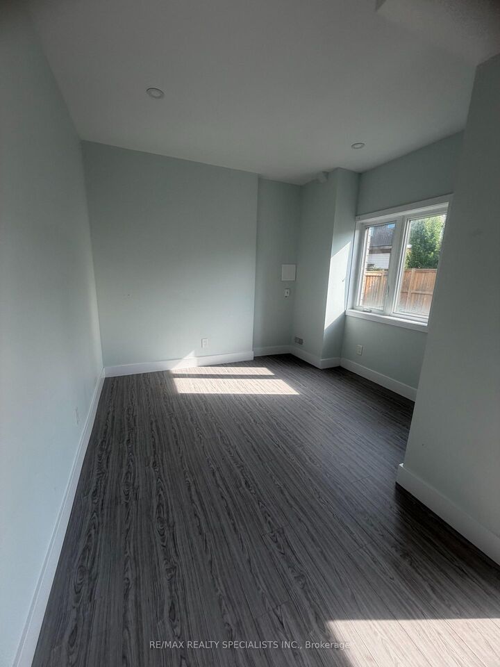 Property Photo:  45 Ferris Circle Lower  ON N1G 0H2 
