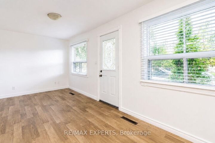 Property Photo:  142 Riveredge Drive  ON L4P 2P3 