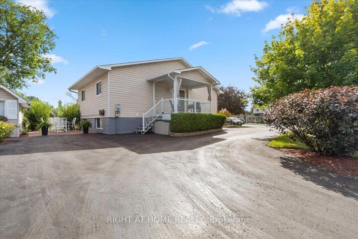 Property Photo:  558 Laurier Street  ON K4K 1E7 