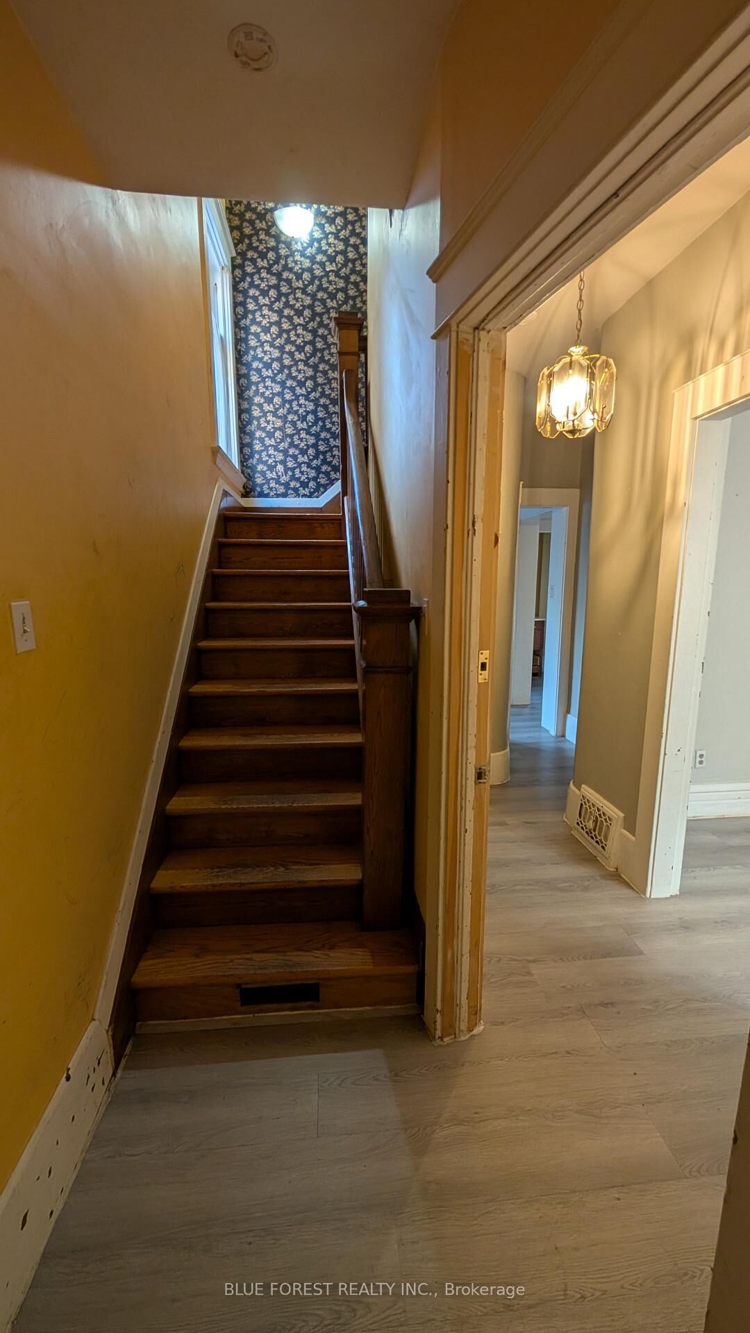 Property Photo:  867 Queens Avenue  ON N5W 3H7 