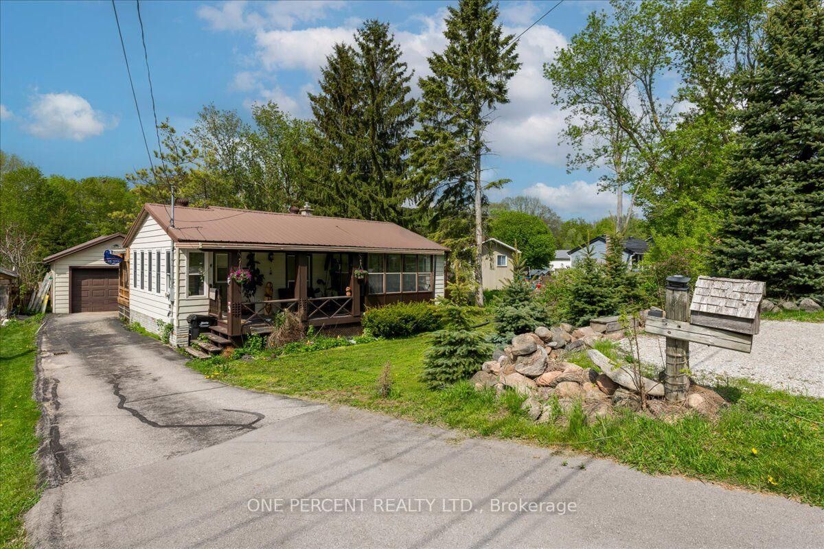 Property Photo:  224 Foster Drive  ON L4N 3X8 