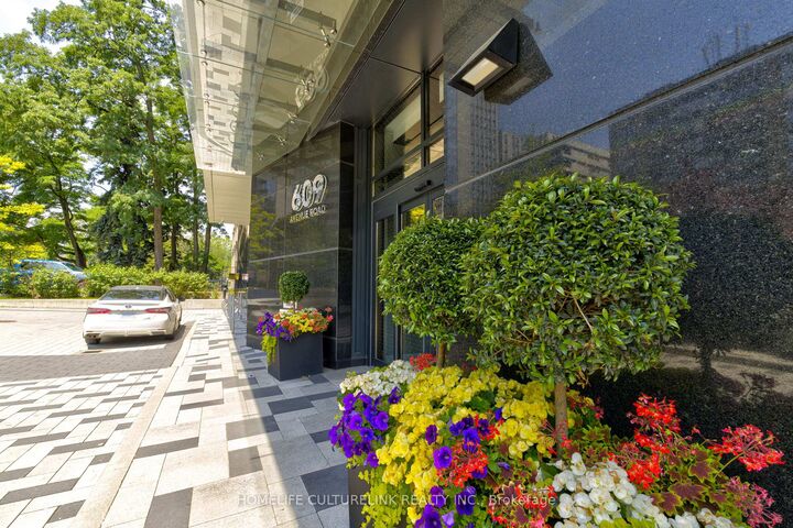 Property Photo:  609 Avenue Road 1704  ON M4V 0B1 