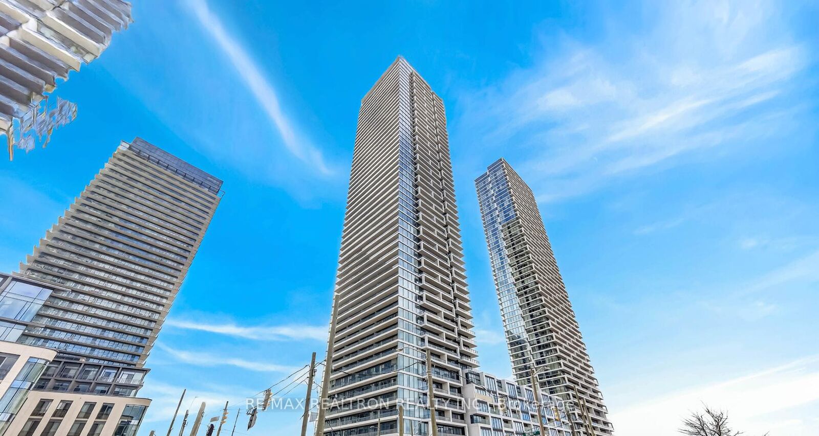 Property Photo:  950 Portage Parkway 5615  ON L4K 0J7 
