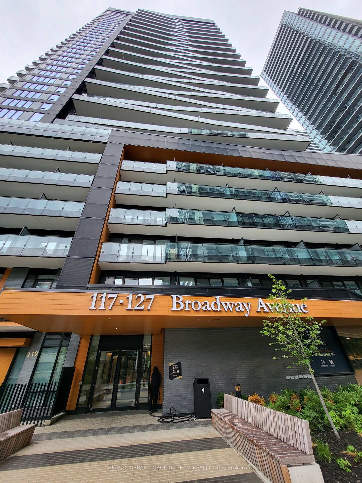 Property Photo:  127 Broadway Avenue 3304  ON M4P 1V4 