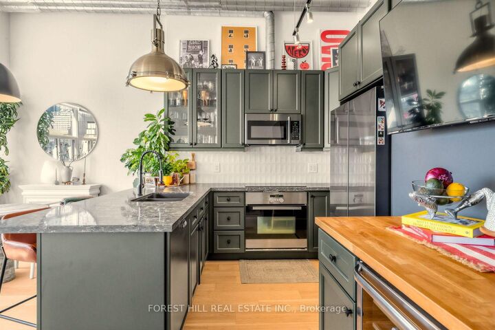 Property Photo:  700 King Street W 518  ON M5V 2Y6 