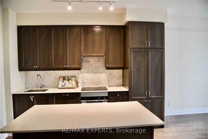 Property Photo:  9075 Jane Street 2307  ON L4K 0L7 