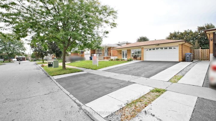 Property Photo:  7428 Pickfair Drive  ON L4T 2M9 