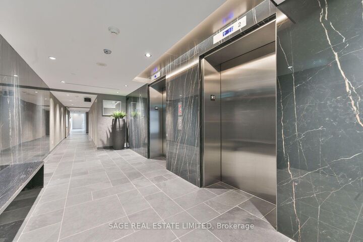 Property Photo:  95 Bathurst Street 914  ON M5V 0H7 