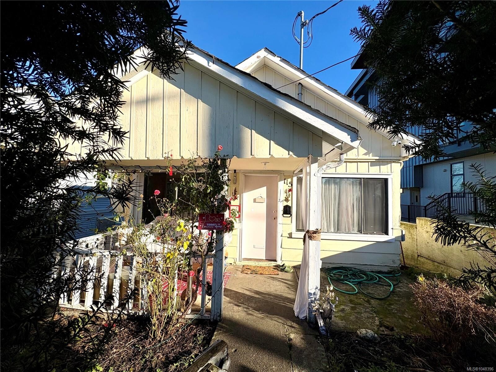 Property Photo:  115 Haliburton St  BC V9R 4V9 